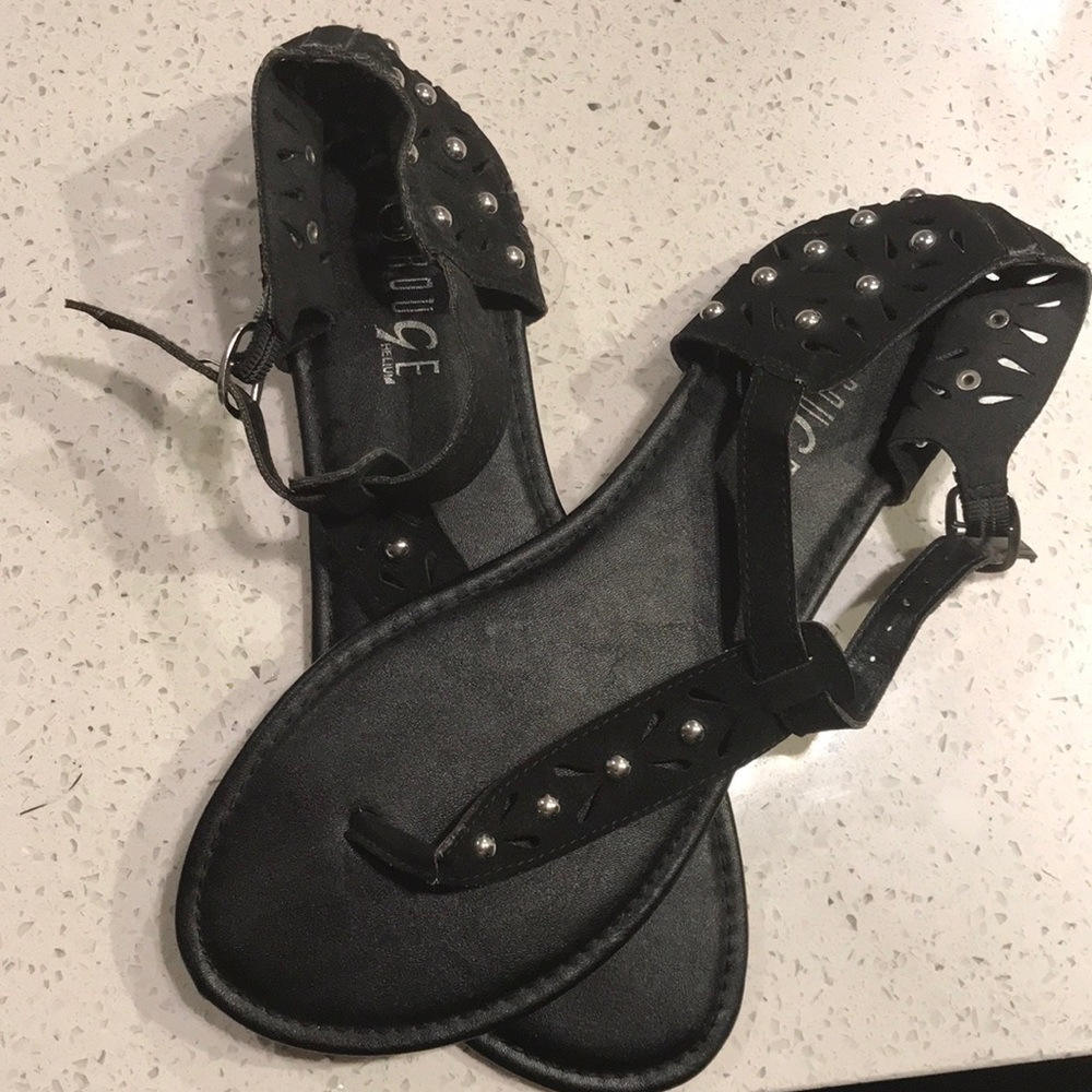 Rouge sandals with straps